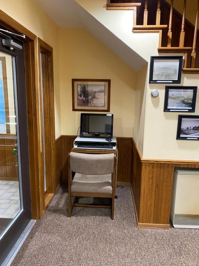 Amerivu Inn Prentice 外观 照片